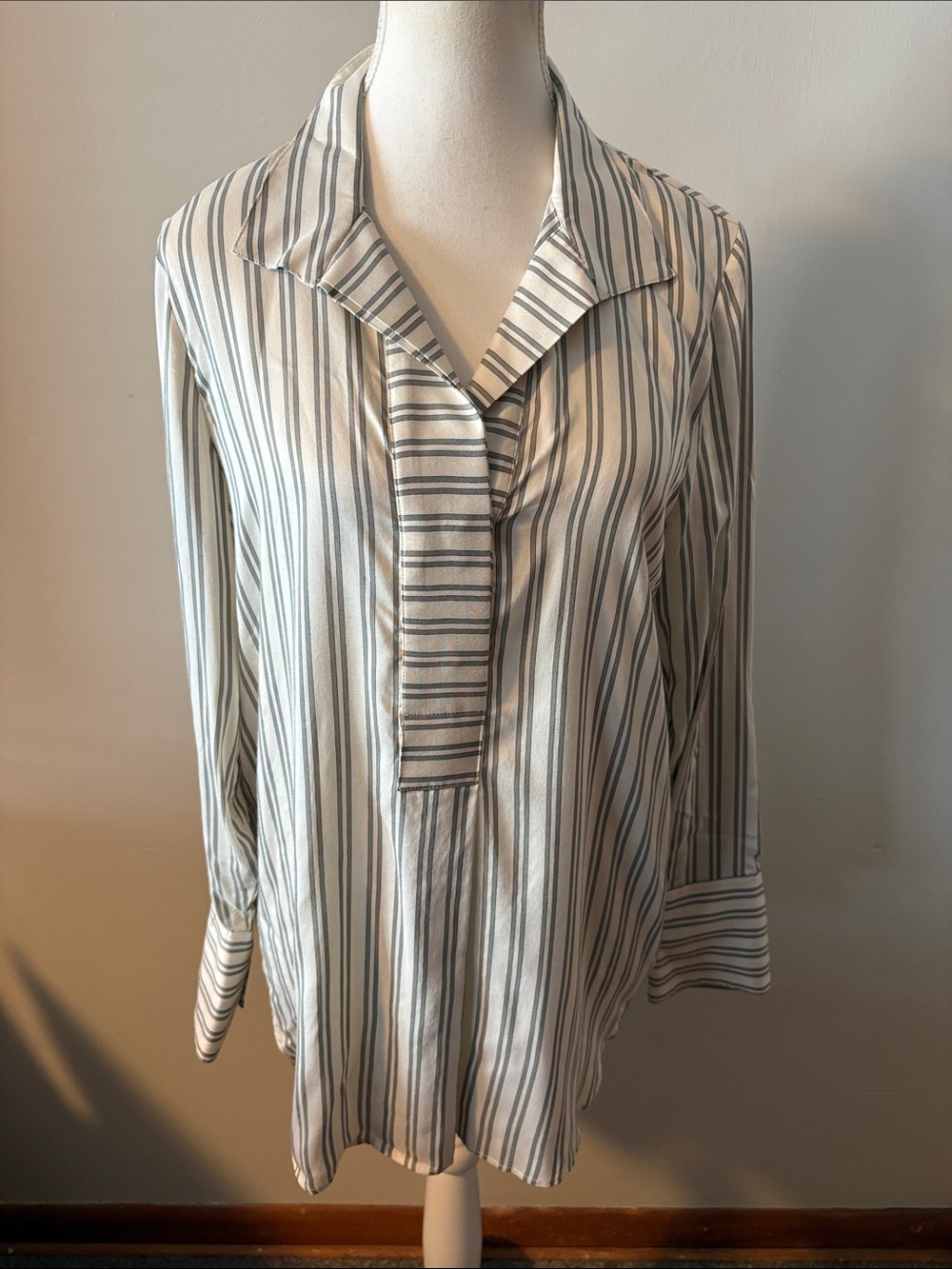 El Corte Ingles Silk Blend Oversized Striped V-Neck Long Sleeve Blouse. Size M